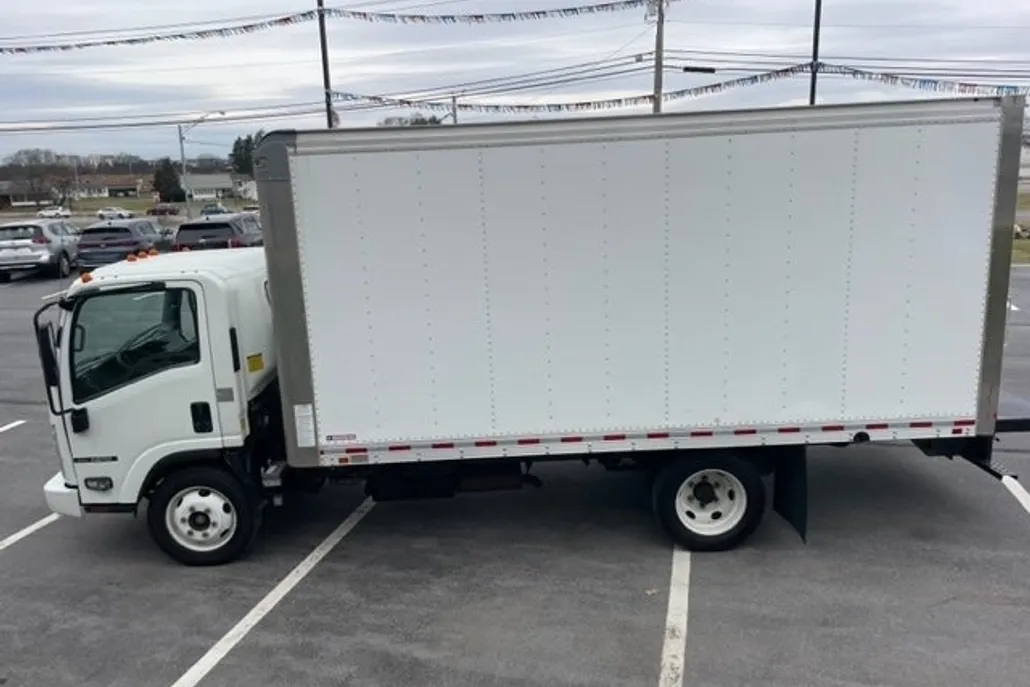 2020 Isuzu NPR photo 1