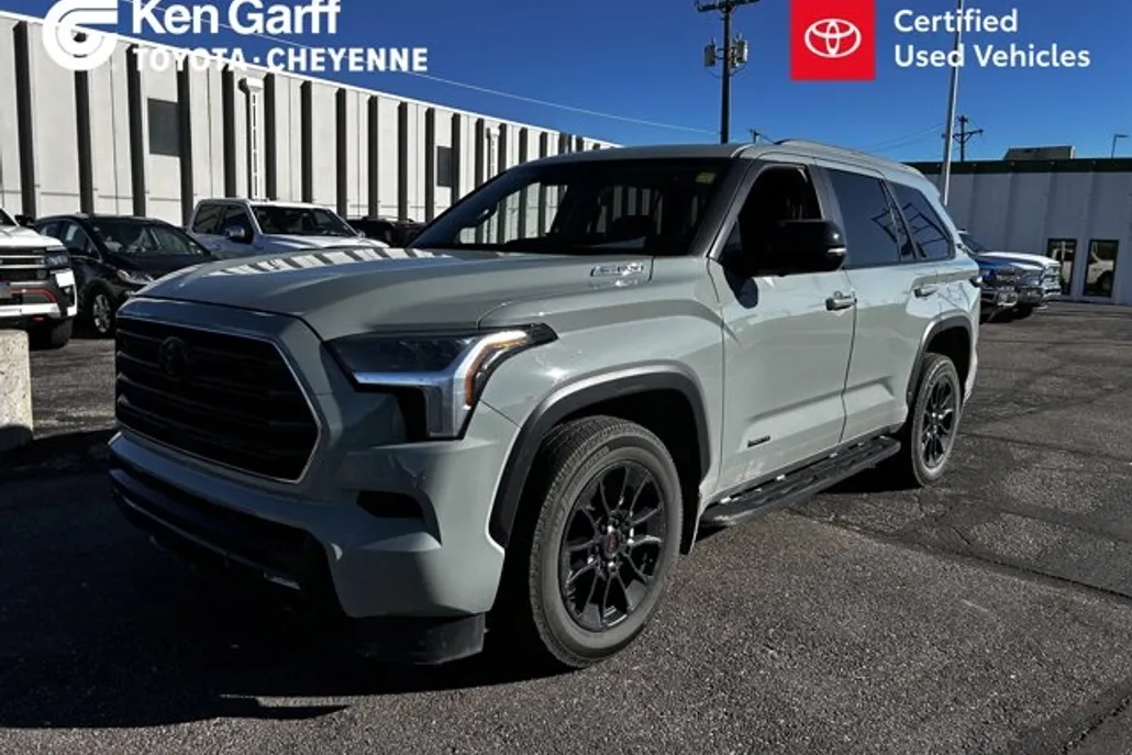2024 Toyota Sequoia SR5 photo 1