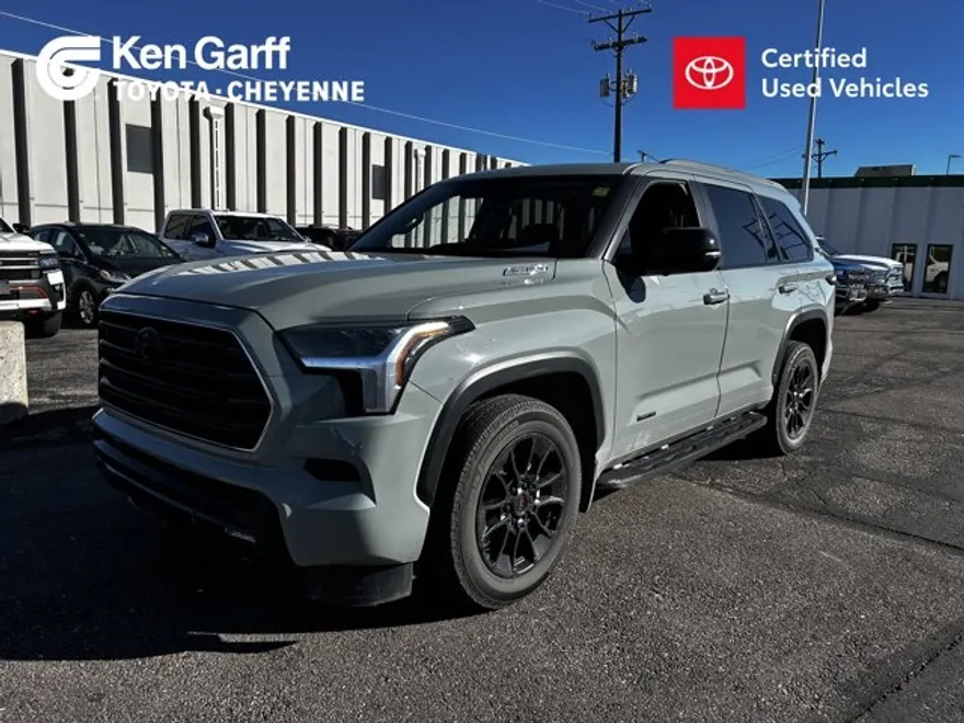 2024 Toyota Sequoia SR5 photo 1