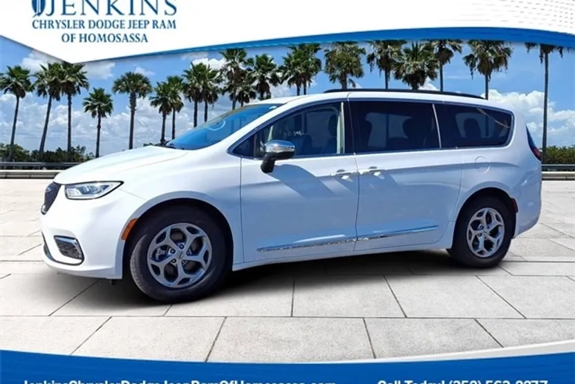 2023 Chrysler Pacifica Limited photo 1