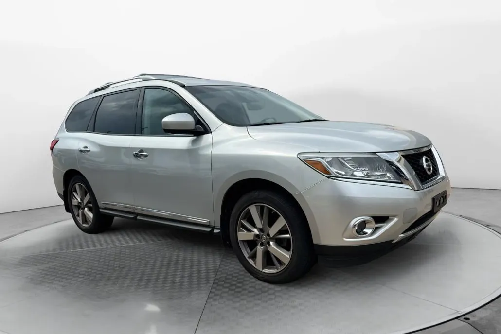2014 Nissan Pathfinder Platinum photo 1