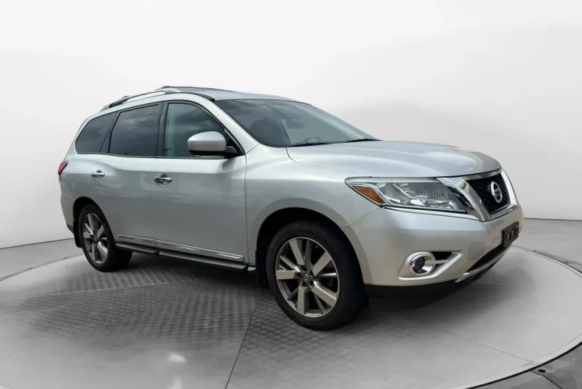 2014 Nissan Pathfinder Platinum photo 1