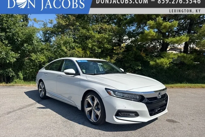 2018 Honda Accord Touring photo 1