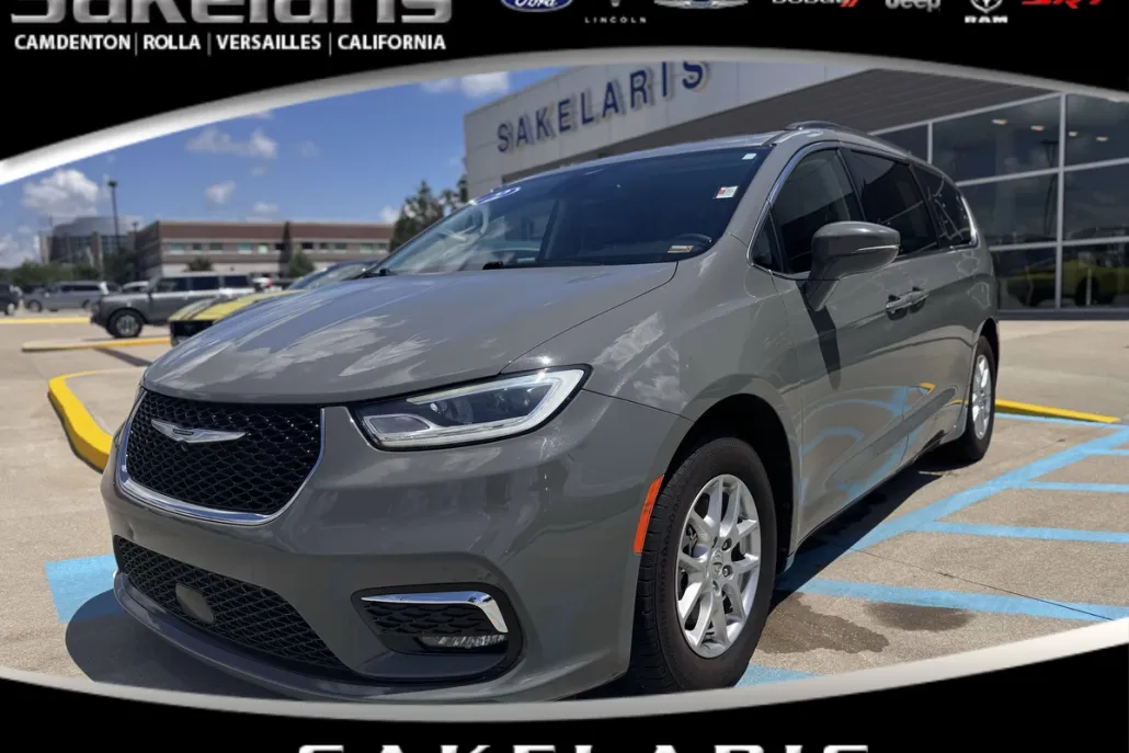2022 Chrysler Pacifica Touring L photo 1
