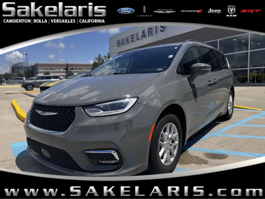2022 Chrysler Pacifica Touring L photo 1