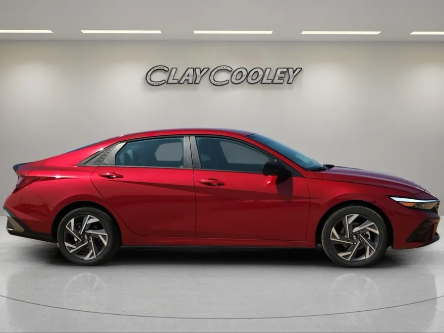 2025 Hyundai Elantra SEL Sport photo 1
