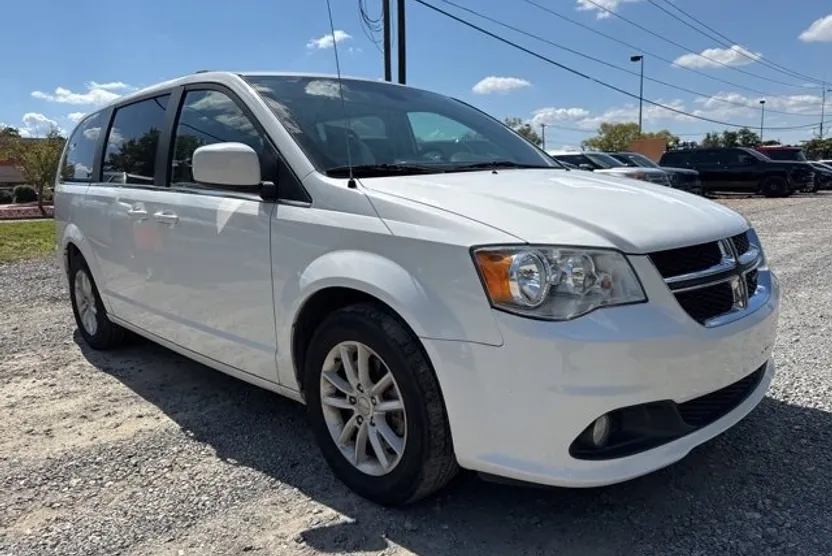 2020 Dodge Grand Caravan SXT photo 1