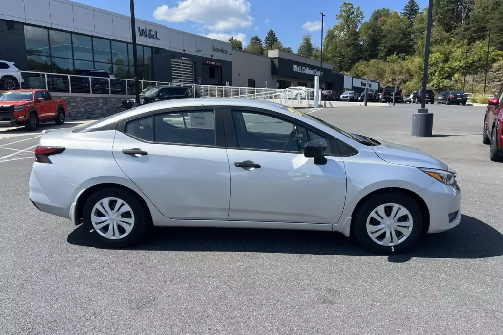 2025 Nissan Versa S photo 1