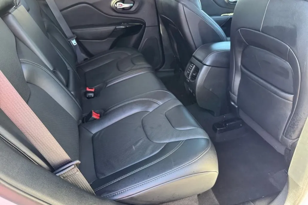2023 Jeep Cherokee Altitude photo 1