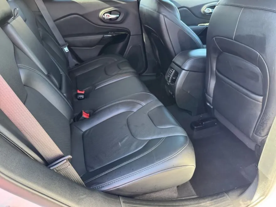 2023 Jeep Cherokee Altitude photo 1