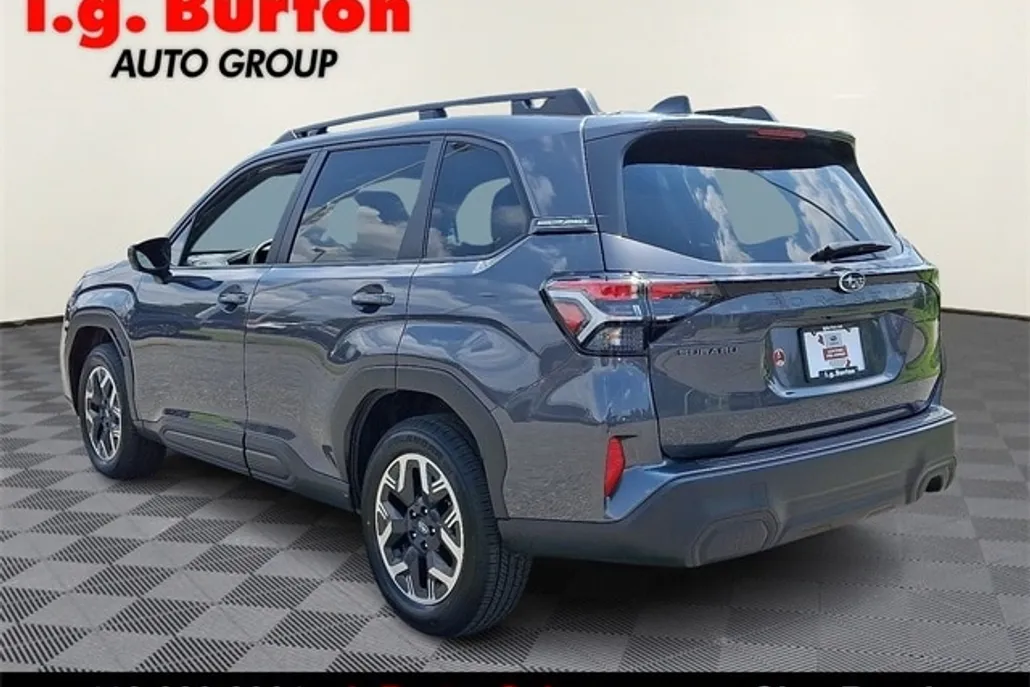 2025 Subaru Forester Premium photo 1