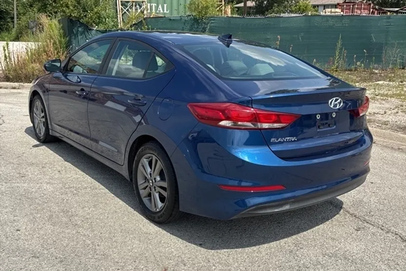 2017 Hyundai Elantra SE photo 1