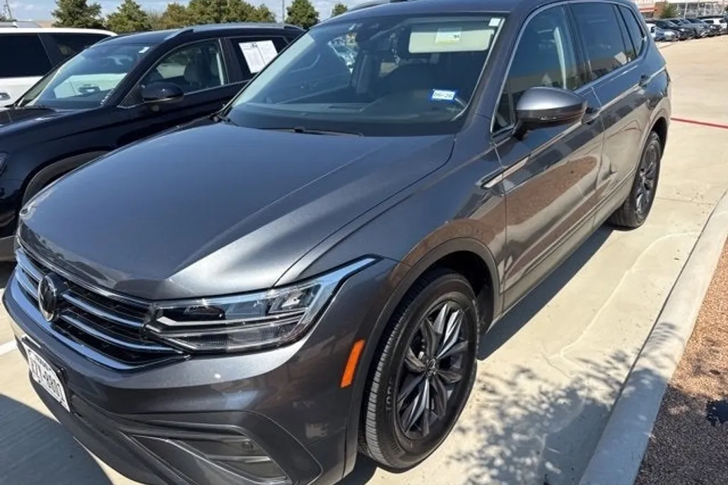 2022 Volkswagen Tiguan SE photo 1