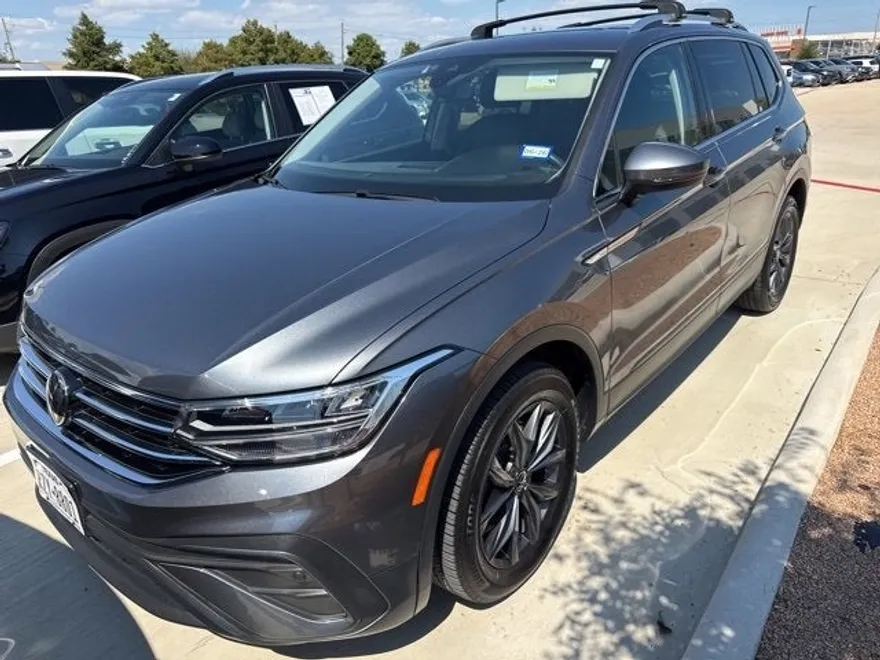 2022 Volkswagen Tiguan SE photo 1