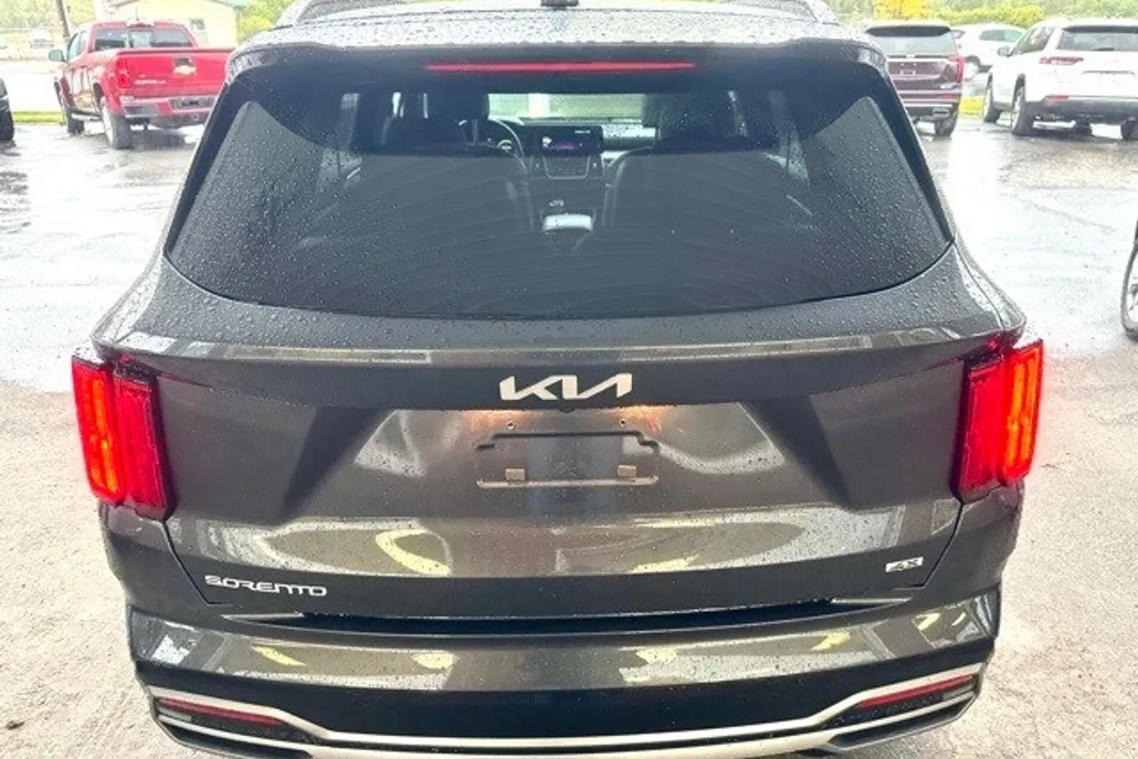 2023 Kia Sorento SX photo 1
