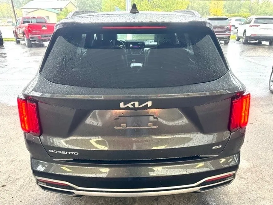 2023 Kia Sorento SX photo 1
