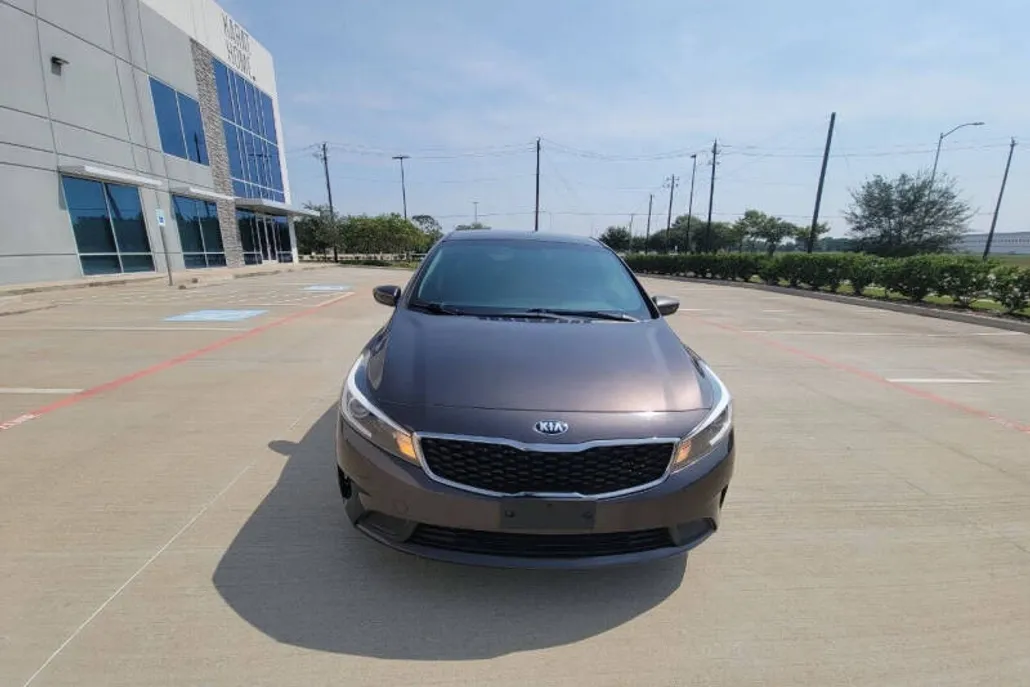 2017 Kia Forte LX S photo 1