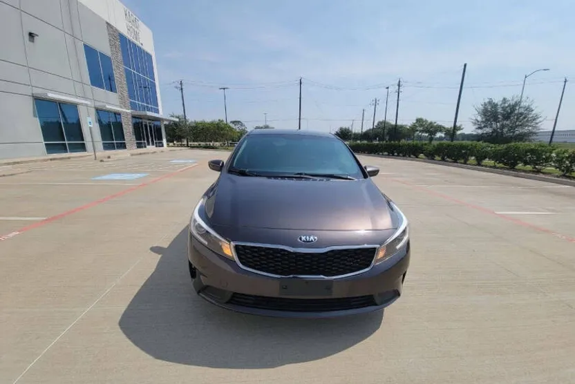 2017 Kia Forte LX S photo 1