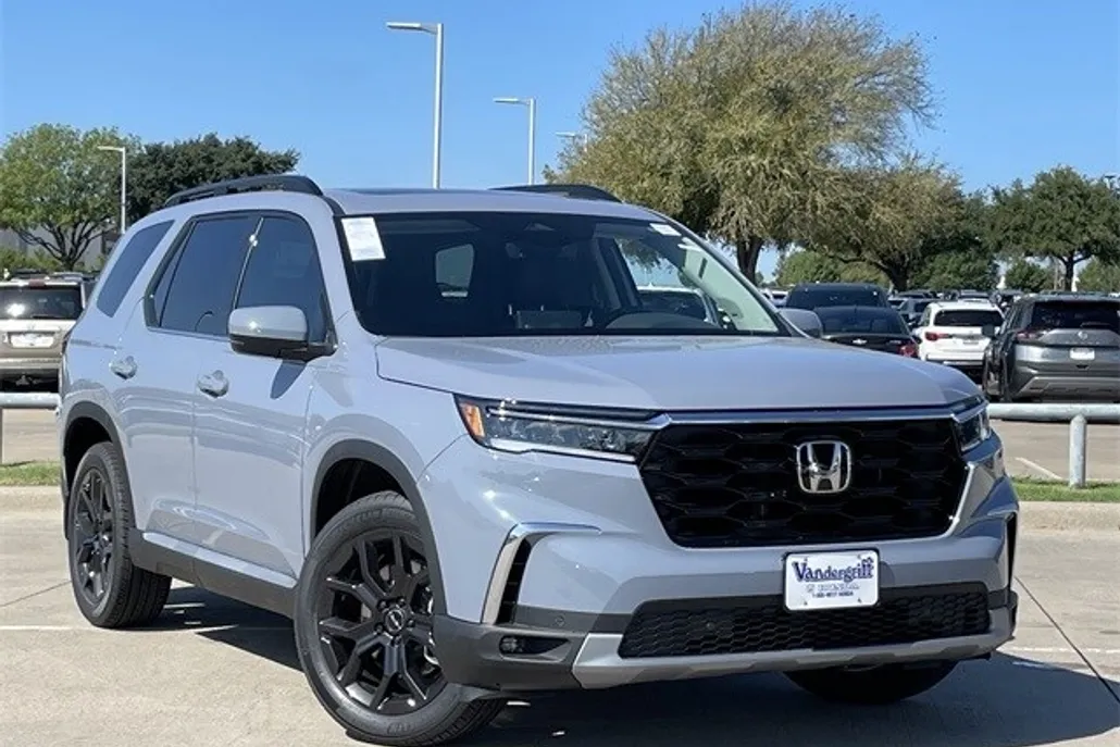 2025 Honda Pilot Touring photo 1