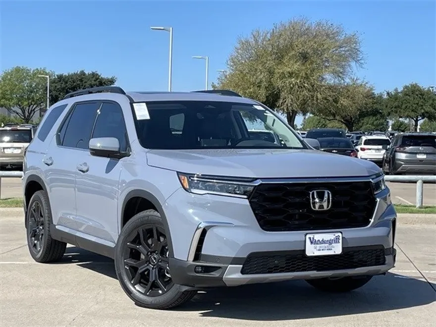 2025 Honda Pilot Touring photo 1