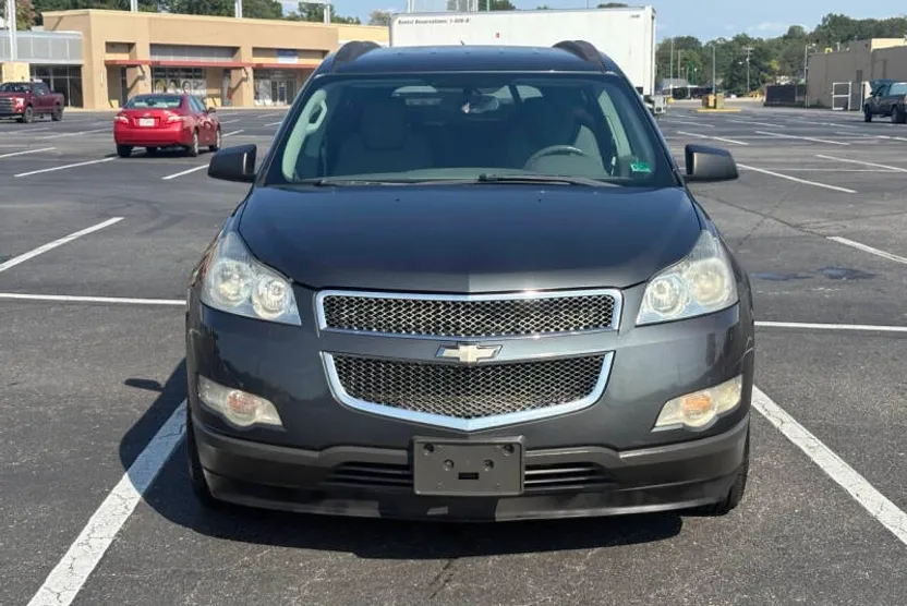 2011 Chevrolet Traverse LS photo 1