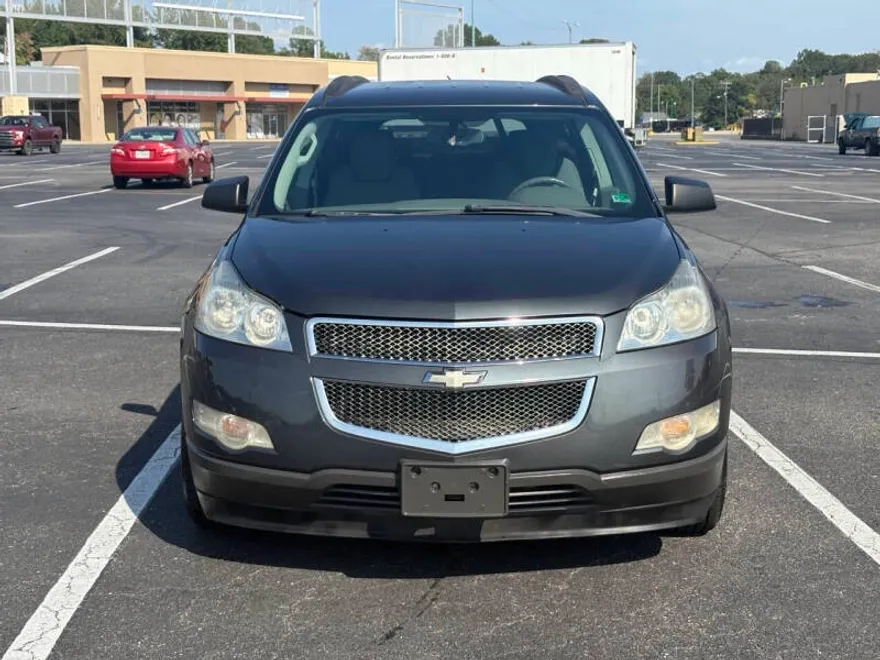 2011 Chevrolet Traverse LS photo 1