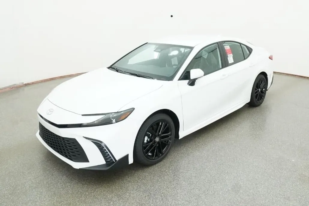 2026 Toyota Camry SE photo 1