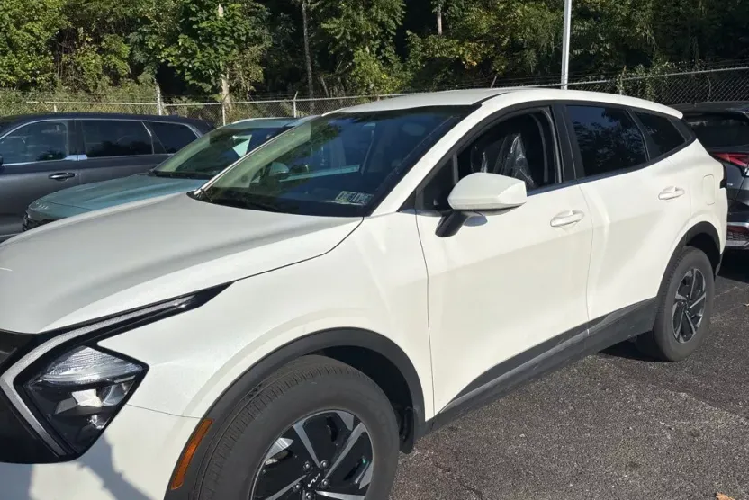 2023 Kia Sportage Hybrid LX photo 1