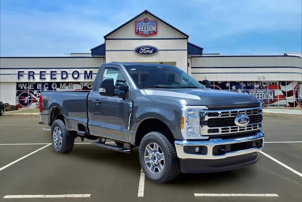2025 Ford F-350 photo 1