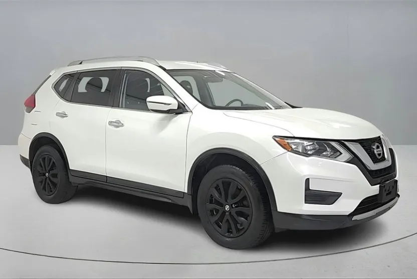 2017 Nissan Rogue SV photo 1