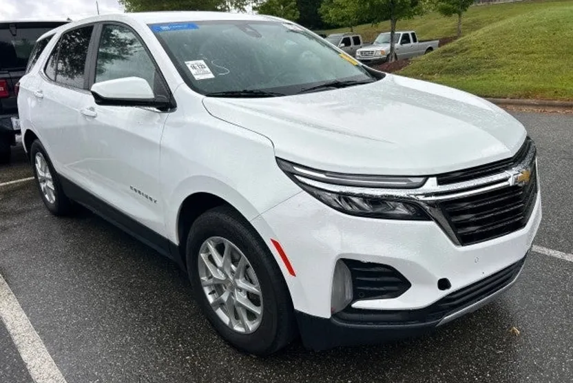 2023 Chevrolet Equinox LT photo 1