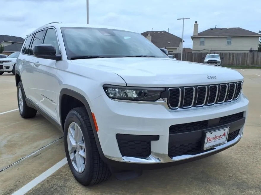 2025 Jeep Grand Cherokee Laredo photo 1