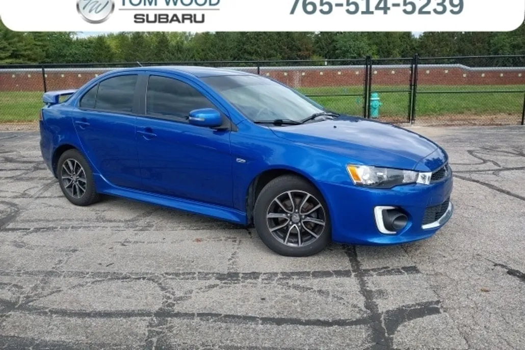 2017 Mitsubishi Lancer ES photo 1