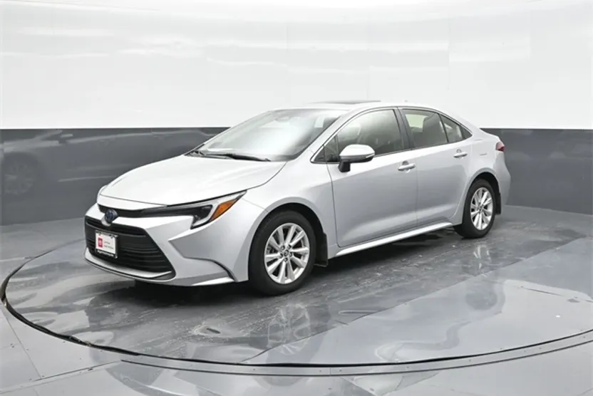 2024 Toyota Corolla Hybrid XLE photo 1