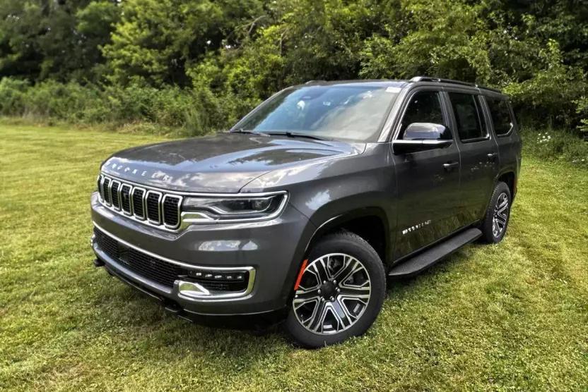 2024 Jeep Wagoneer photo 1