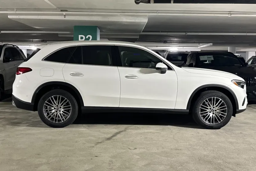 2026 Mercedes Benz GLC 300 photo 1