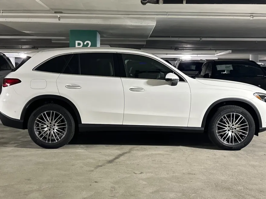 2026 Mercedes Benz GLC 300 photo 1