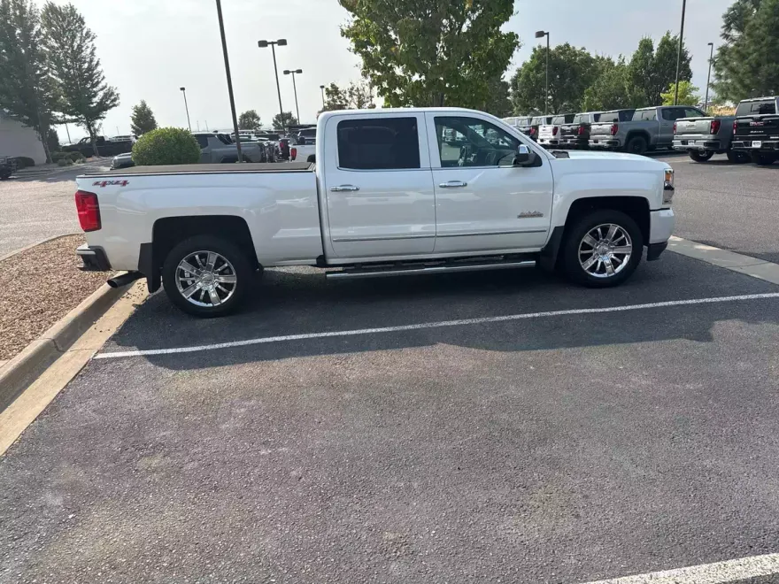 2017 Chevrolet Silverado 1500 High Country photo 1