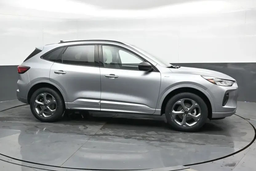 2024 Ford Escape ST-Line photo 1