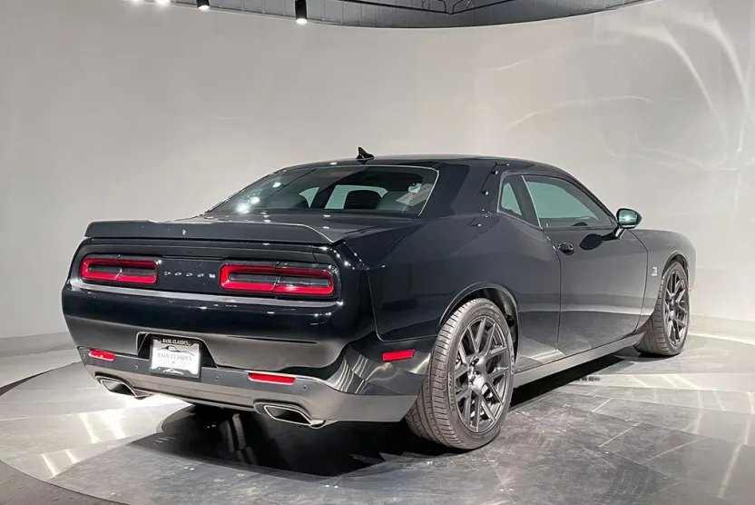 2016 Dodge Challenger R/T Scat Pack photo 1