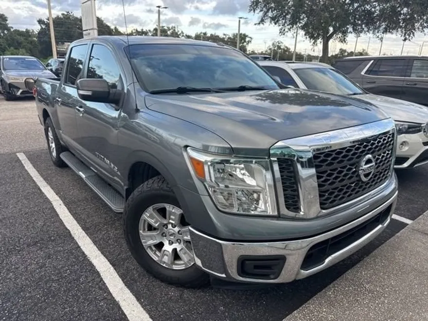 2018 Nissan Titan SV photo 1