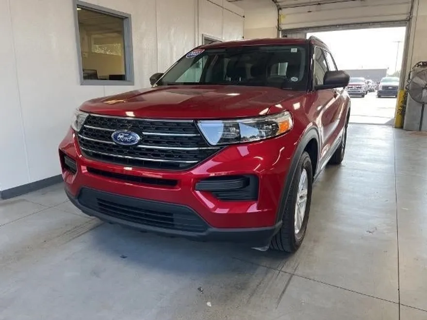 2023 Ford Explorer XLT photo 1