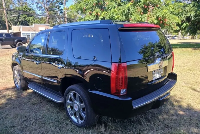 2013 Cadillac Escalade Luxury photo 1