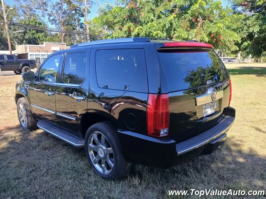 2013 Cadillac Escalade Luxury photo 1