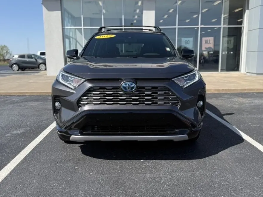2019 Toyota RAV4 Hybrid XSE photo 1