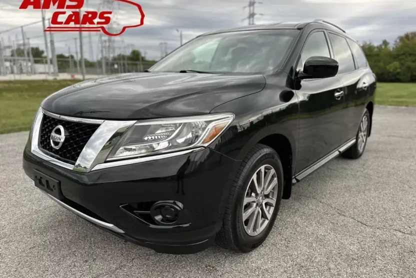 2015 Nissan Pathfinder photo 1