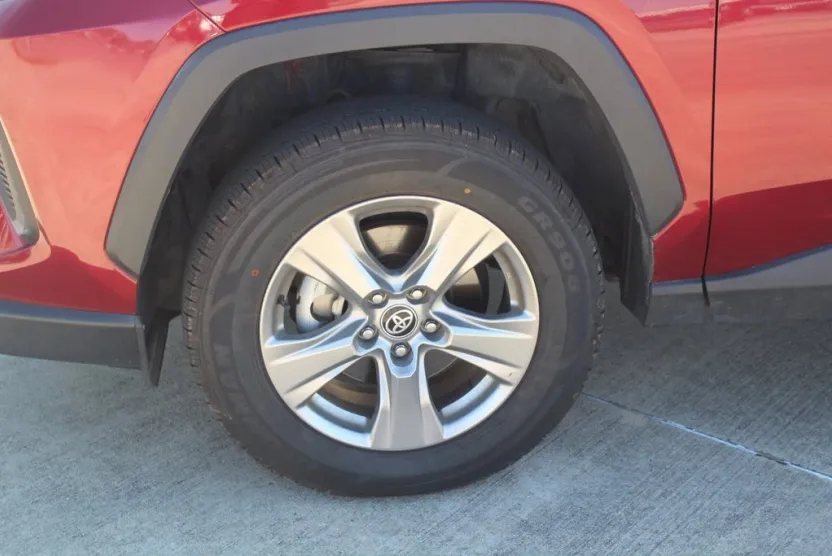 2023 Toyota RAV4 XLE photo 1