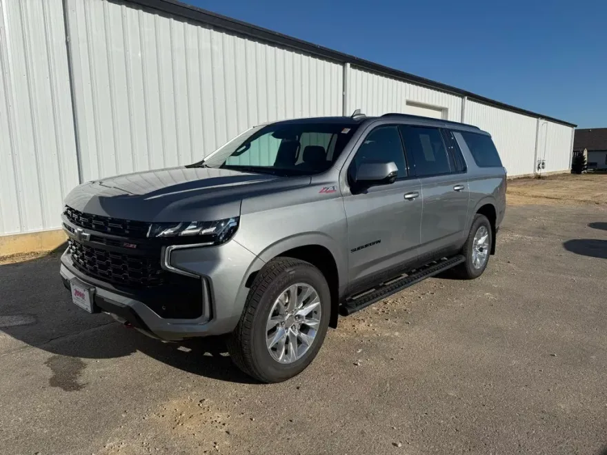2023 Chevrolet Suburban Z71 photo 1