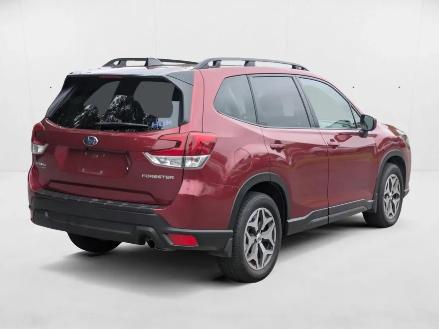 2024 Subaru Forester Premium photo 1