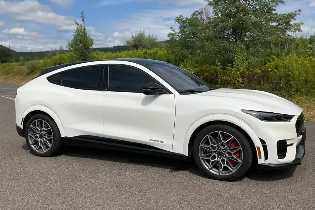 2025 Ford Mustang Mach-E GT photo 1
